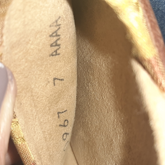 Stuart Weitzman Slides Neutral Block Heels with Platform - Picture 6 of 9